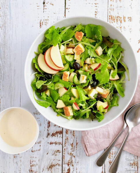 Grilled Halloumi and Apple Salad – Fresh, Savory, and So Easy! 🥗