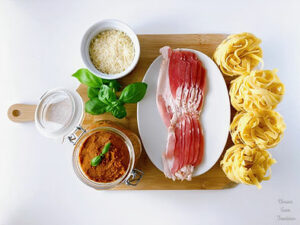 Bacon and Pesto Rosso Pasta ingredients