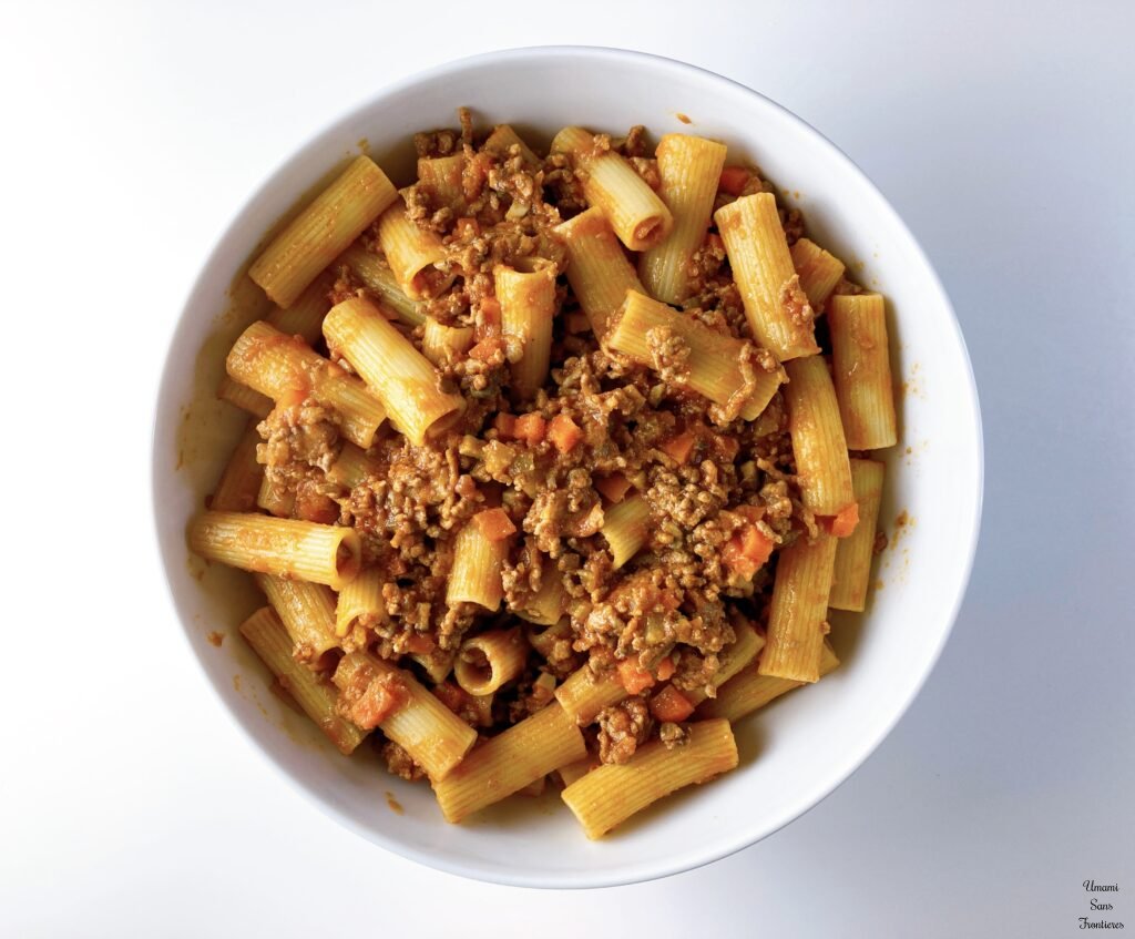 Bolognese bolognese sauce and pasta in a white bowl