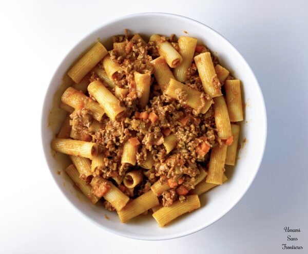 Bolognese bolognese sauce and pasta in a white bowl