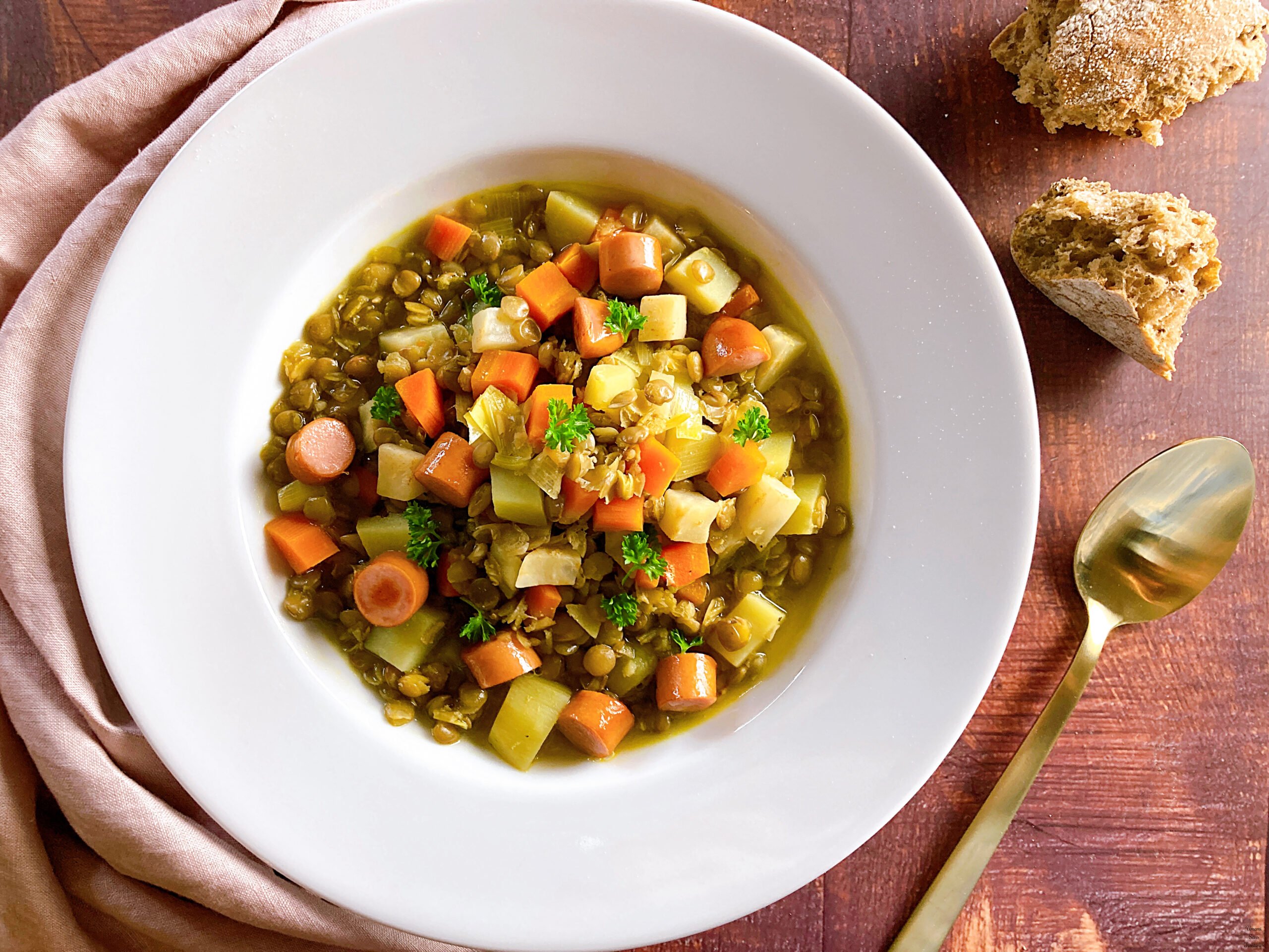 Linsensuppe lentils soup parsely sausages in a plate spoon bread