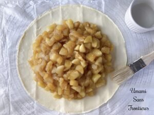 Galette des rois aux pommes apple compote on a puff pastry sheet water brush