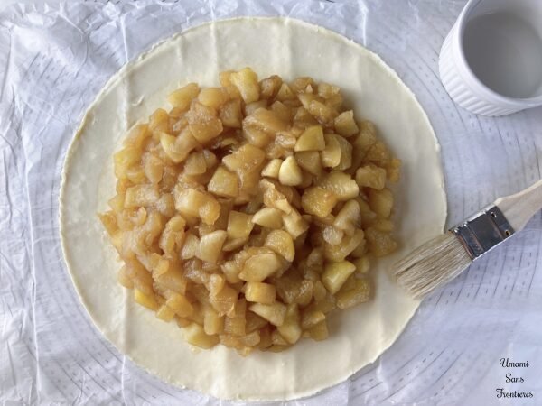 Galette des rois aux pommes apple compote on a puff pastry sheet water brush