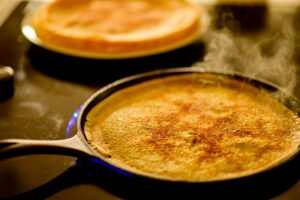 Crêpe in a frypan