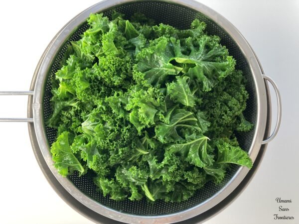 Grünkohl in a colander 