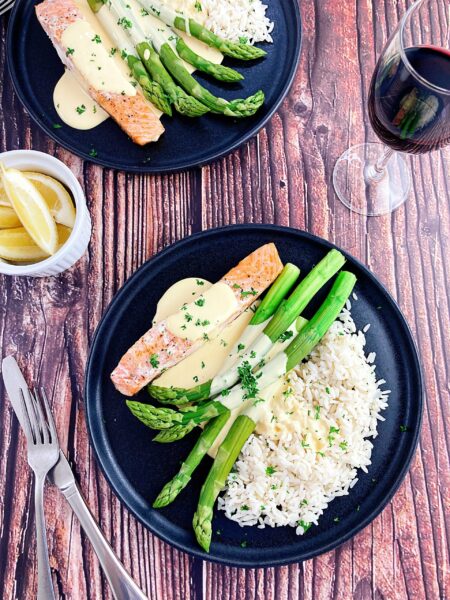 Asparagus and salmon meuniere with hollandaise sauce
