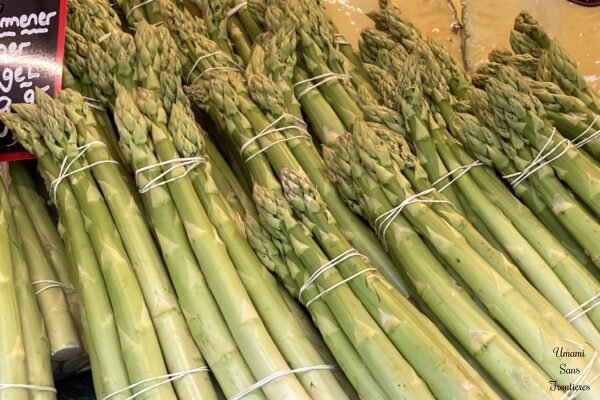 Green asparagus in the market