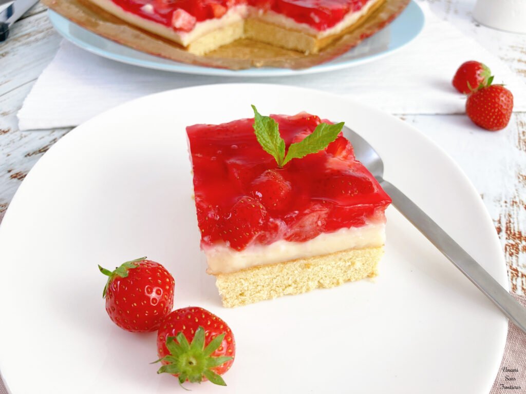 Piece of German strawberry cake 4 strawberries spoon