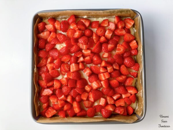 Spread strawberry on the vanilla cream
