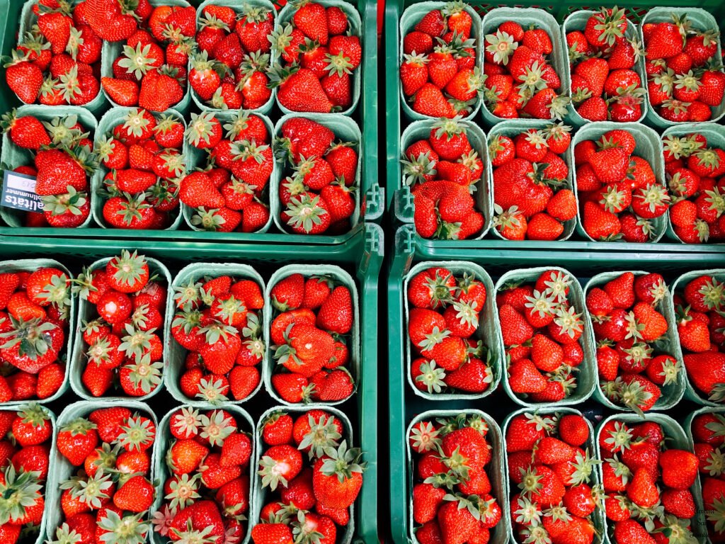 strawberries in shop stand