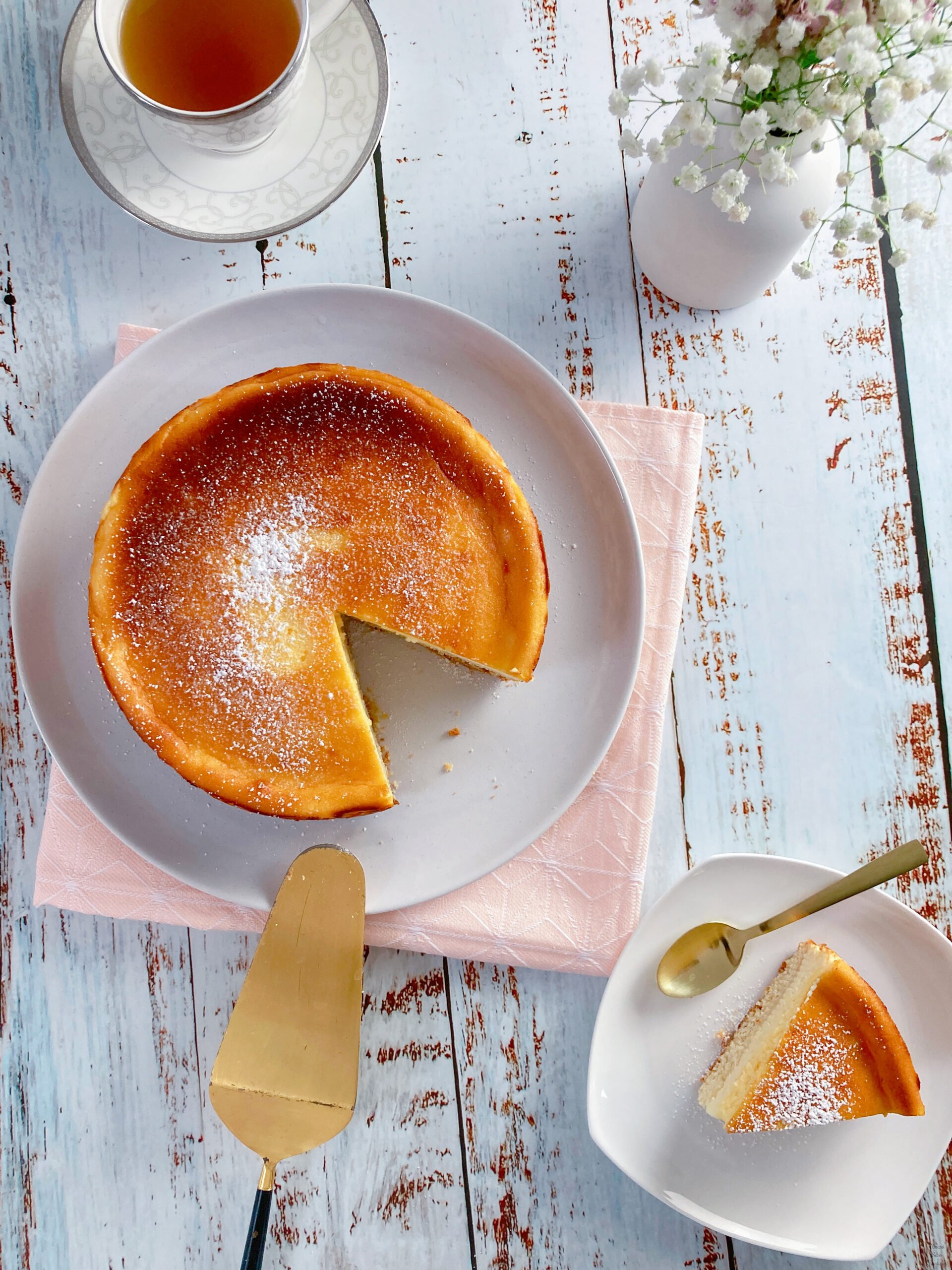 Eierscheke German cheese cake piece of cake tea flowers