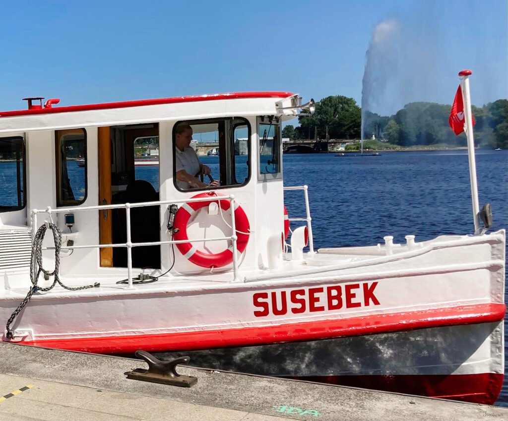 Cruse boat Hamburg 