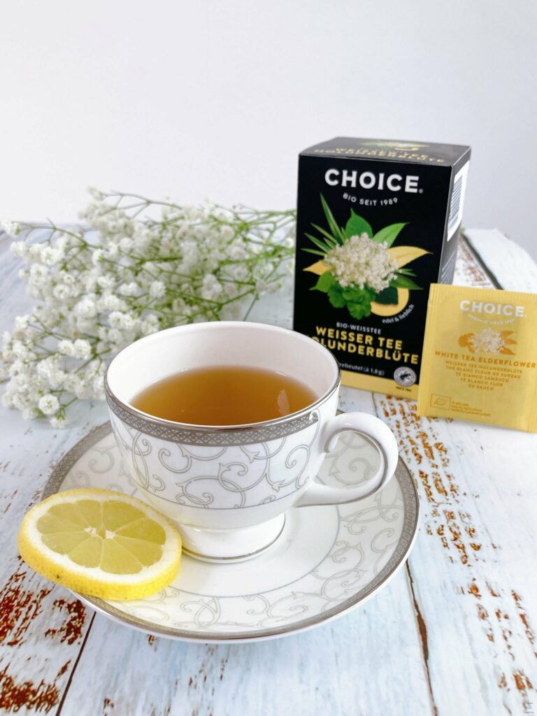Elderflower tea lemon