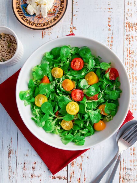 Raspberry Vinaigrette & Lamb’s Lettuce Salad – French-Inspired Favorite 🇫🇷