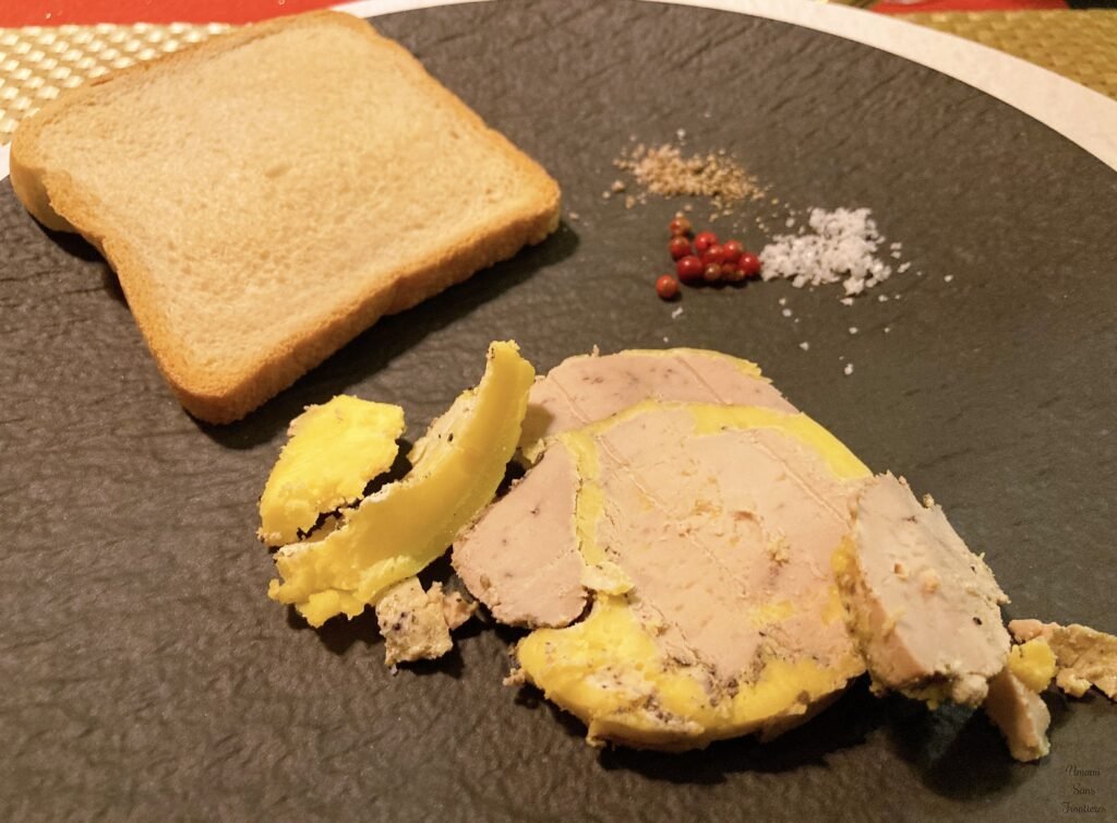 toasted bread foie gras salt pepper pink pepper