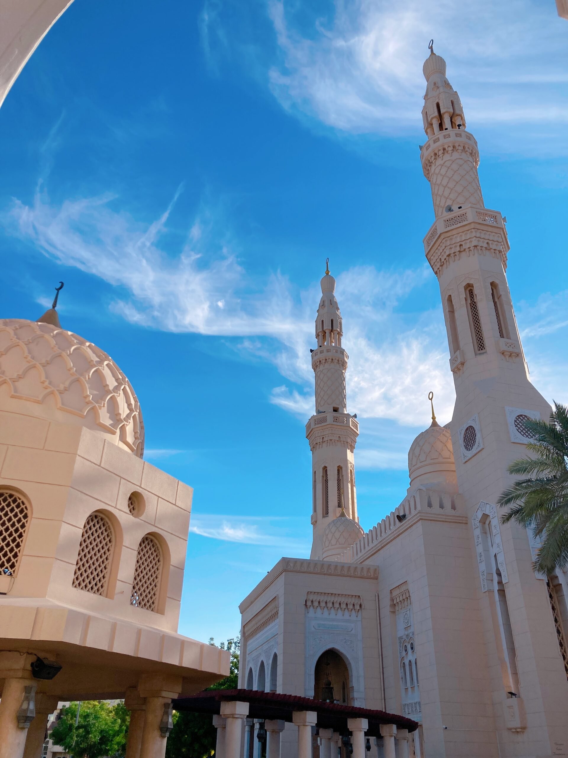 Dubai mosque outside