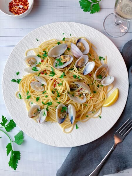 Spaghetti alle Vongole: Italian Clam Pasta with White Wine