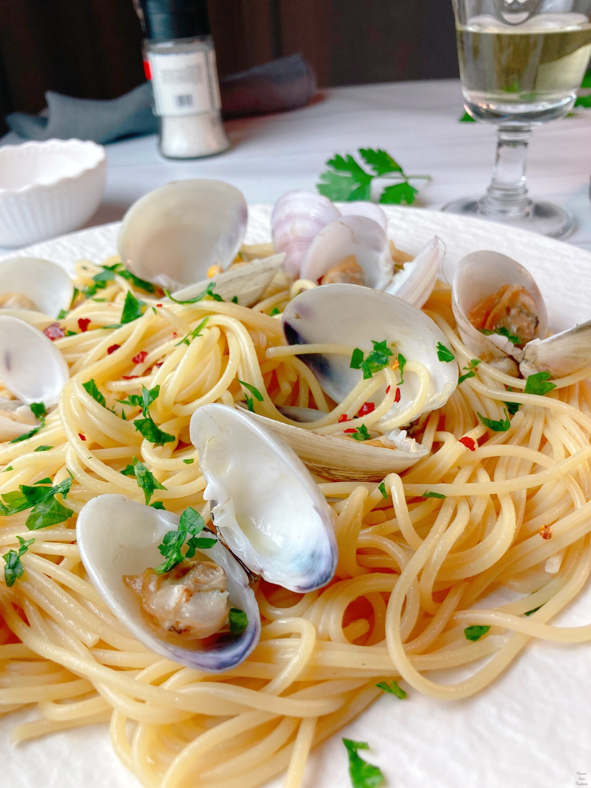 Vongole bianco white wine salt