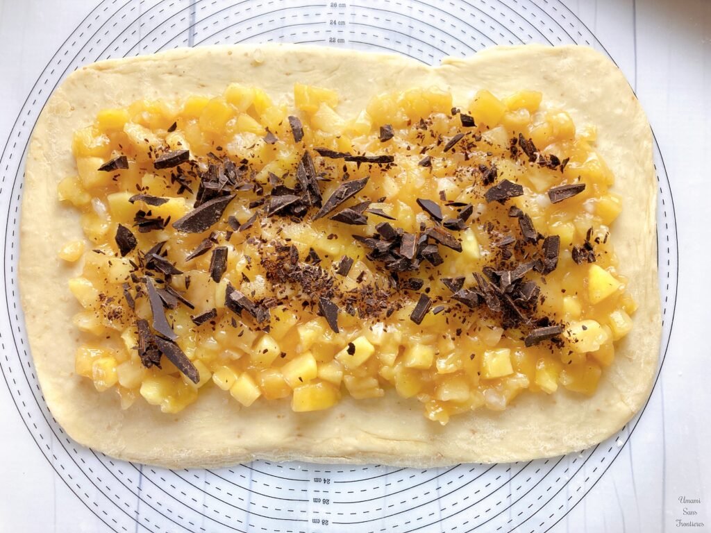 apples chocolate on the dough