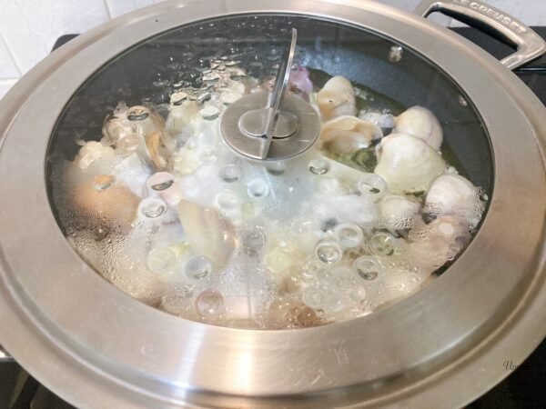 clams with cover