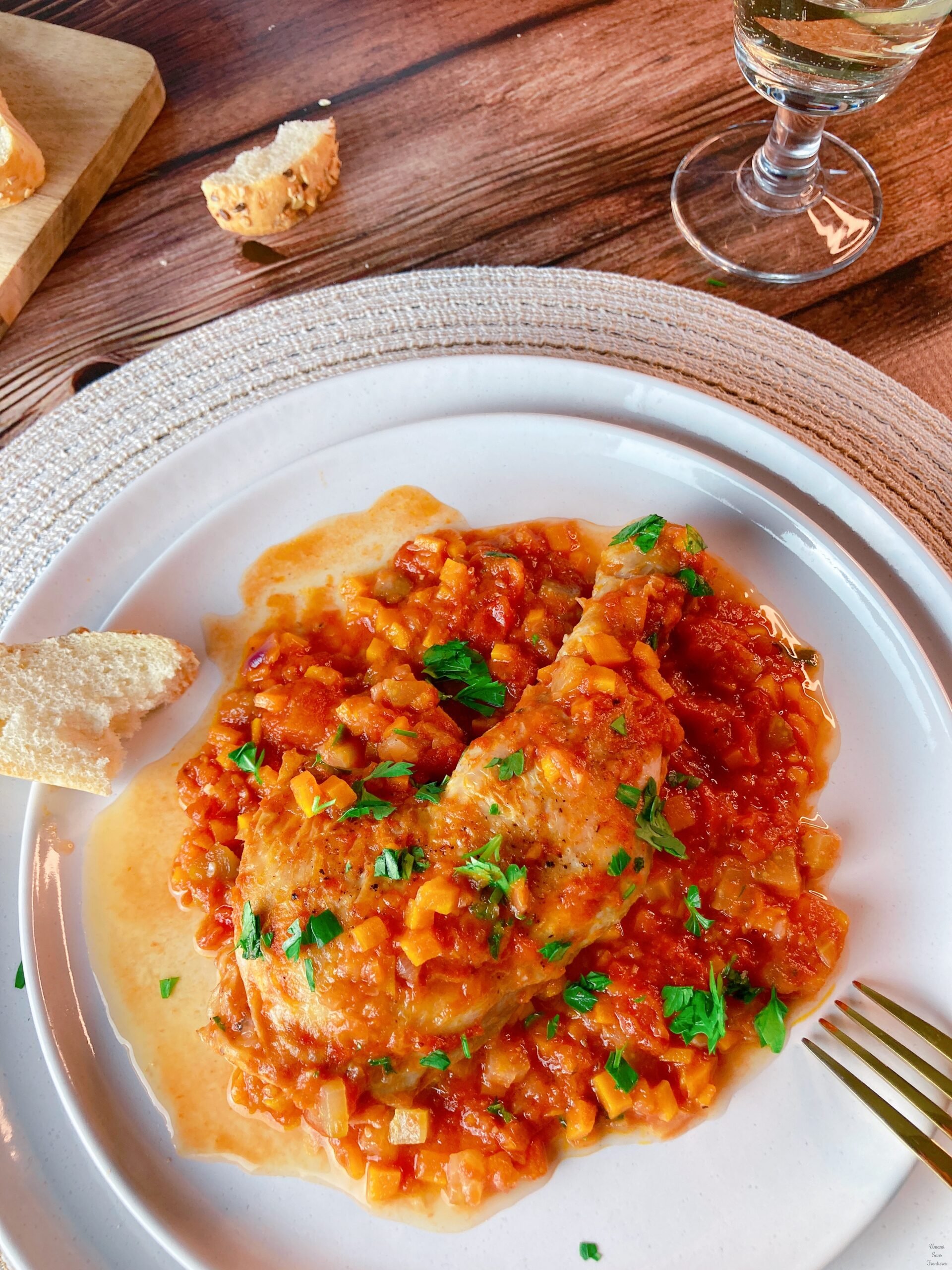 italien chicken tomato sauce white wine fork bread