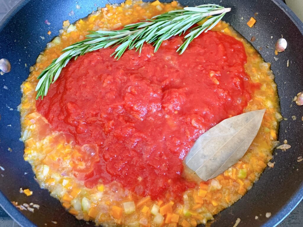 tomato sauce rosemary bay leaf