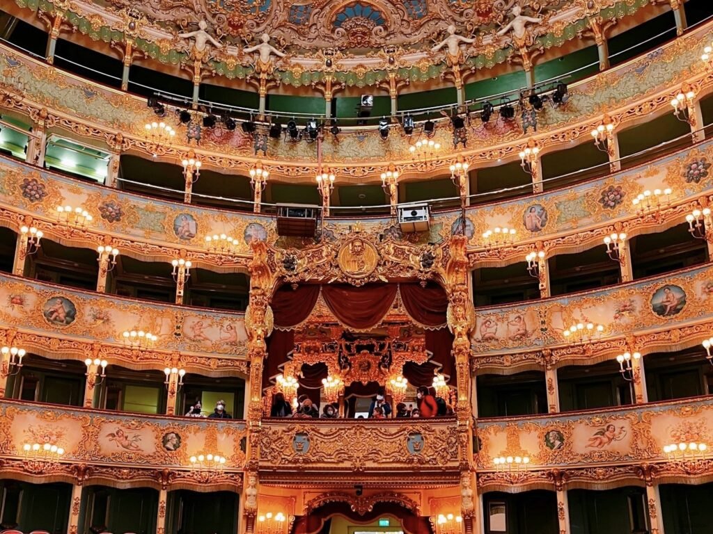 inside teatro la fenice
