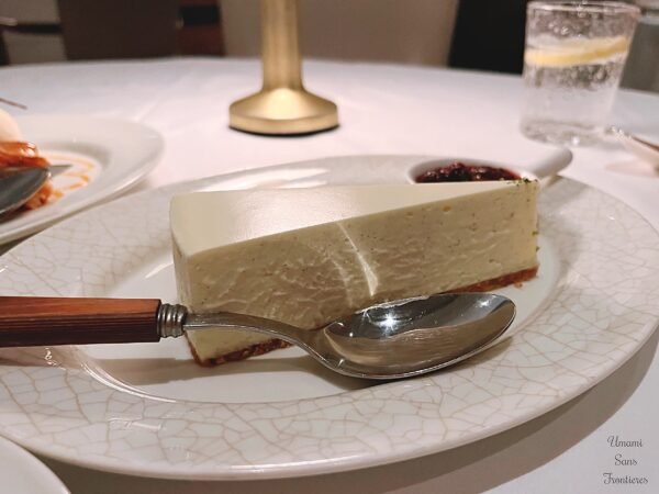 cheese cake blue berry sauce