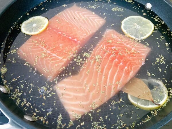 salmon lemon bay leaf thym water