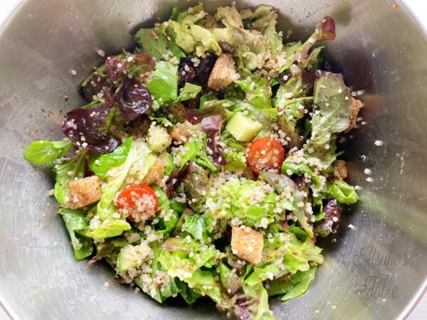 dressing salad tomatoes cucumber grilled bread