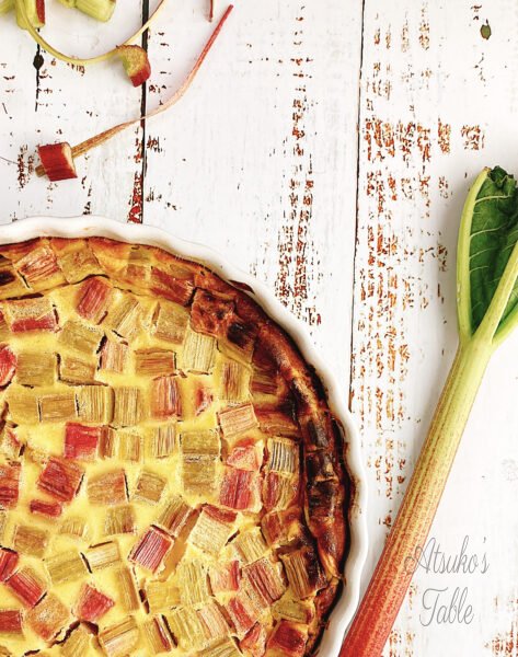 Easy Rhubarb Clafoutis : A Light and Fruity Dessert