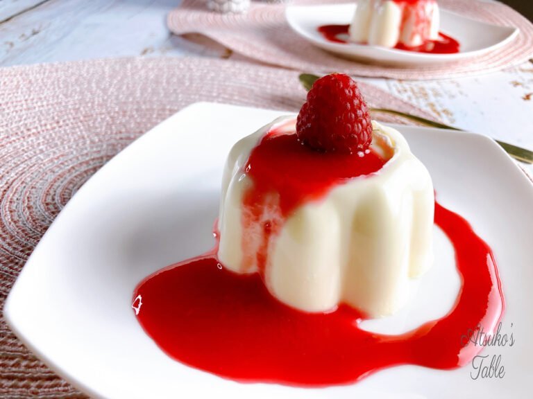 panna cotta with raspberry sauce a raspberry