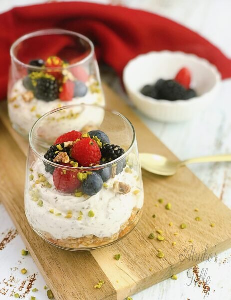 No-Bake Mascarpone Yogurt Cream with Berries