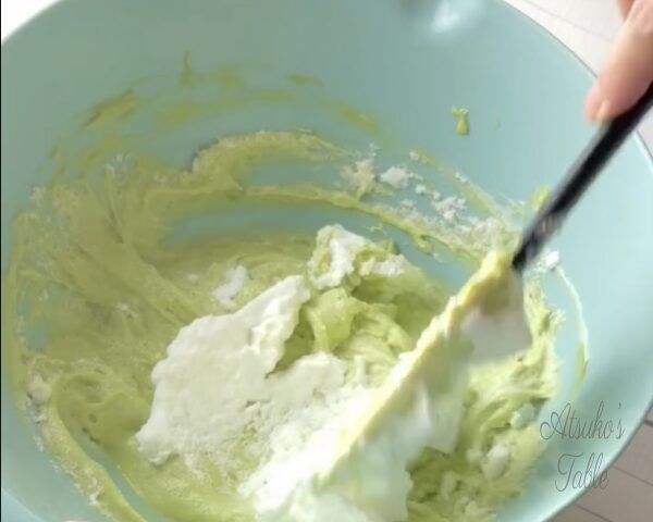 meringue added into mascarpone pistachio cream